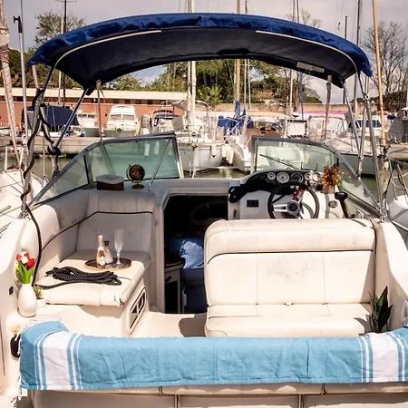 Botel Grace 29